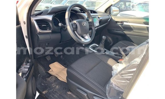 Comprar Importar Toyota Hilux Branco Carro em Import - Dubai em Cabo Delgado Comprar Importar Toyota Hilux Branco Carro em Import - Dubai em Cabo Delgado