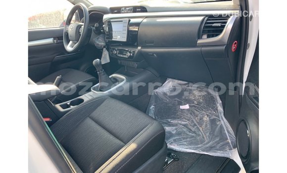 Comprar Importar Toyota Hilux Branco Carro em Import - Dubai em Cabo Delgado Comprar Importar Toyota Hilux Branco Carro em Import - Dubai em Cabo Delgado