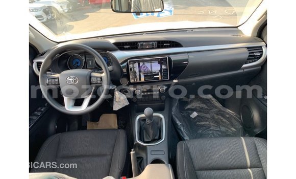 Comprar Importar Toyota Hilux Branco Carro em Import - Dubai em Cabo Delgado Comprar Importar Toyota Hilux Branco Carro em Import - Dubai em Cabo Delgado