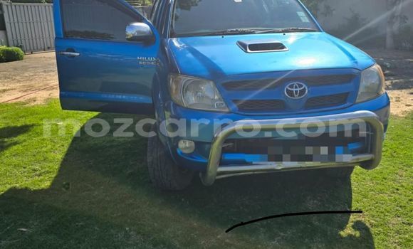 Buy Used Toyota Hilux Blue Car in Maputo in Maputo