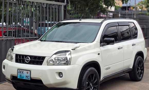 Buy Used Nissan Xterra White Car in Maputo in Maputo