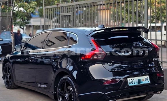 Nunua Ilio tumika Volvo V40 Nyeusi Gari ndani ya Maputo nchini Maputo Nunua Ilio tumika Volvo V40 Nyeusi Gari ndani ya Maputo nchini Maputo