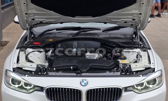 Comprar Usado BMW 3-Series Branco Carro em Maputo em Maputo Comprar Usado BMW 3-Series Branco Carro em Maputo em Maputo
