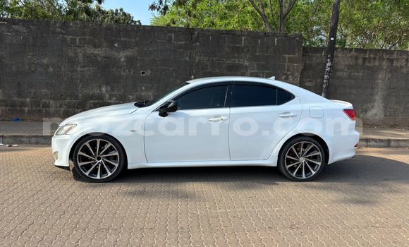 Buy Used Lexus IS White Car in Maputo in Maputo