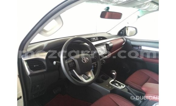 Comprar Importar Toyota Hilux Branco Carro em Import - Dubai em Cabo Delgado Comprar Importar Toyota Hilux Branco Carro em Import - Dubai em Cabo Delgado