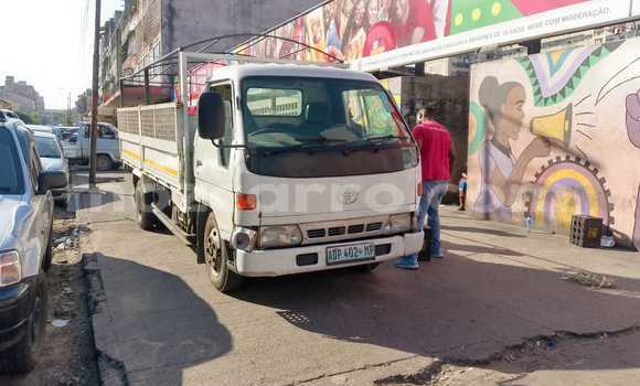 Comprar Usado Toyota Dyna Branco Carro em Maputo em Maputo