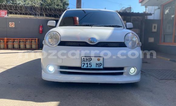 Comprar Usado Toyota Sienta Branco Carro em Maputo em Maputo