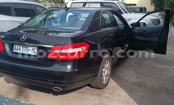 Nunua Ilio tumika Mercedes-Benz E-Classe Nyeusi Gari ndani ya Maputo nchini Maputo Nunua Ilio tumika Mercedes-Benz E-Classe Nyeusi Gari ndani ya Maputo nchini Maputo