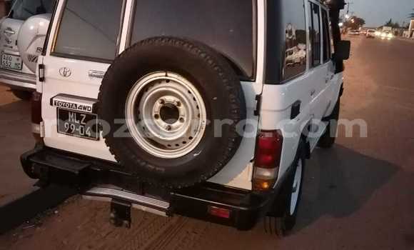Nunua Ilio tumika Toyota Land Cruiser Nyeupe Gari ndani ya Maputo nchini Maputo Nunua Ilio tumika Toyota Land Cruiser Nyeupe Gari ndani ya Maputo nchini Maputo