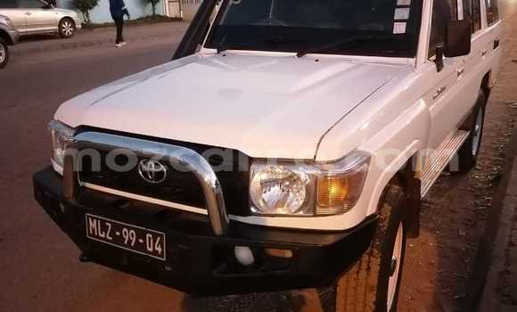 Nunua Ilio tumika Toyota Land Cruiser Nyeupe Gari ndani ya Maputo nchini Maputo Nunua Ilio tumika Toyota Land Cruiser Nyeupe Gari ndani ya Maputo nchini Maputo