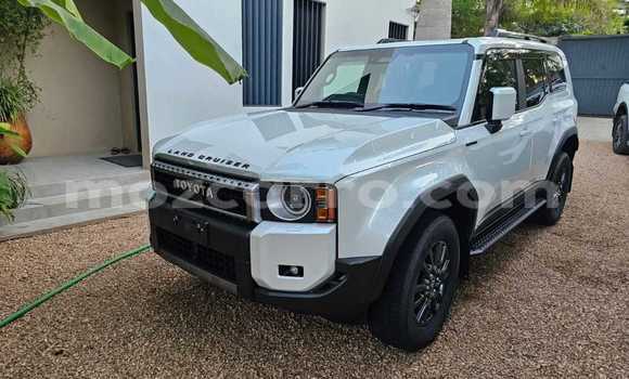 Buy Used Toyota Land Cruiser Prado White Car in Maputo in Maputo Buy Used Toyota Land Cruiser Prado White Car in Maputo in Maputo