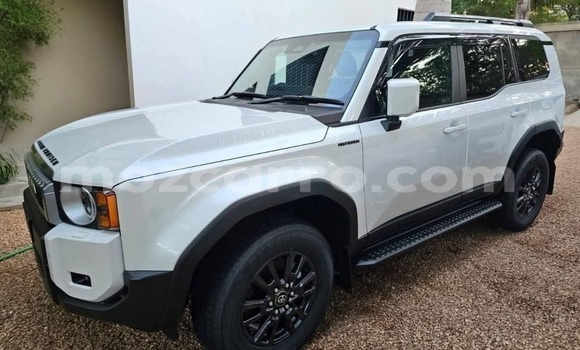 Buy Used Toyota Land Cruiser Prado White Car in Maputo in Maputo Buy Used Toyota Land Cruiser Prado White Car in Maputo in Maputo