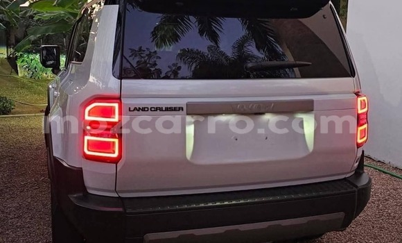 Buy Used Toyota Land Cruiser Prado White Car in Maputo in Maputo Buy Used Toyota Land Cruiser Prado White Car in Maputo in Maputo