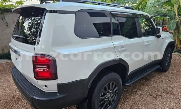 Buy Used Toyota Land Cruiser Prado White Car in Maputo in Maputo Buy Used Toyota Land Cruiser Prado White Car in Maputo in Maputo
