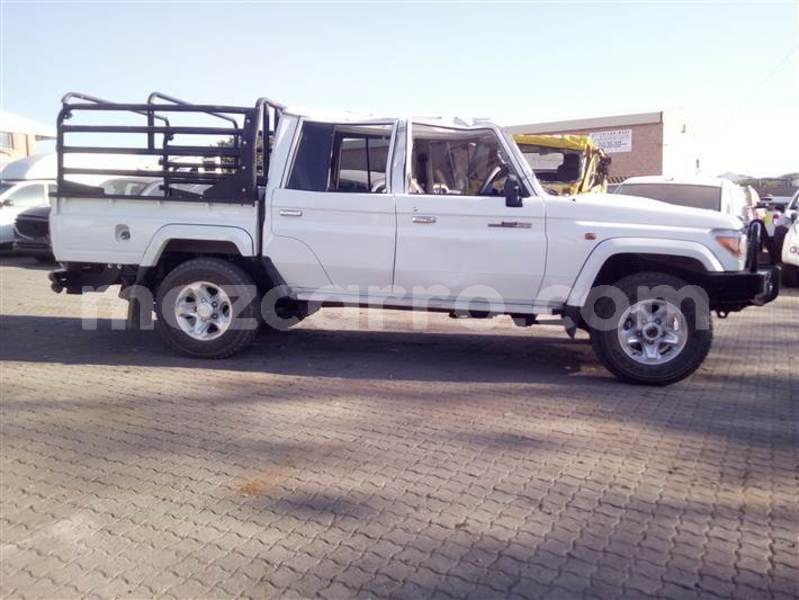 Big with watermark toyota land cruiser nampula mocambique 40317