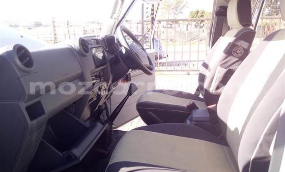 Comprar Usado Toyota Land Cruiser Branco Carro em Moçambique em Nampula Comprar Usado Toyota Land Cruiser Branco Carro em Moçambique em Nampula
