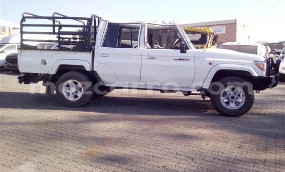 Comprar Usado Toyota Land Cruiser Branco Carro em Moçambique em Nampula Comprar Usado Toyota Land Cruiser Branco Carro em Moçambique em Nampula