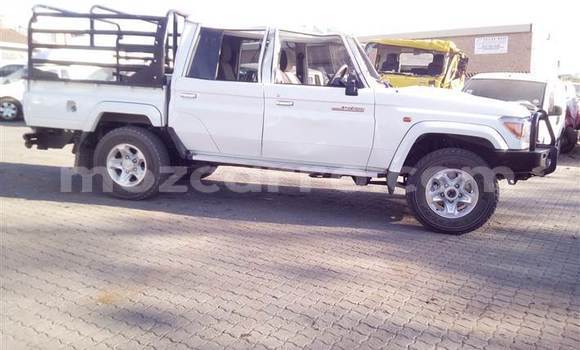 Comprar Usado Toyota Land Cruiser Branco Carro em Moçambique em Nampula Comprar Usado Toyota Land Cruiser Branco Carro em Moçambique em Nampula