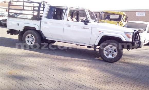 Comprar Usado Toyota Land Cruiser Branco Carro em Moçambique em Nampula Comprar Usado Toyota Land Cruiser Branco Carro em Moçambique em Nampula