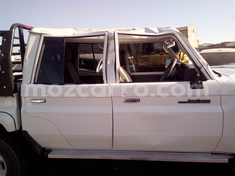 Big with watermark toyota land cruiser nampula mocambique 40317