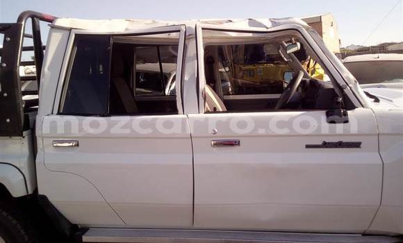 Comprar Usado Toyota Land Cruiser Branco Carro em Moçambique em Nampula Comprar Usado Toyota Land Cruiser Branco Carro em Moçambique em Nampula