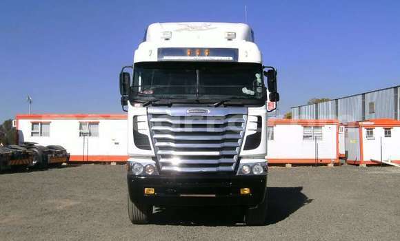 Buy Used Caterpillar 120 White Truck in Maputo in Maputo Buy Used Caterpillar 120 White Truck in Maputo in Maputo