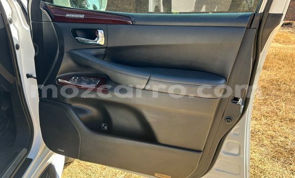 Buy Used Lexus LX 570 White Car in Nampula in Nampula Buy Used Lexus LX 570 White Car in Nampula in Nampula