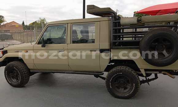Comprar Usado Toyota Land Cruiser Branco Carro em Beira em Sofala