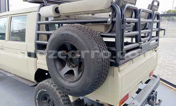Buy Used Toyota Land Cruiser White Car in Beira in Sofala Buy Used Toyota Land Cruiser White Car in Beira in Sofala