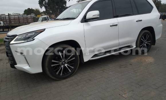 Nunua Ilio tumika Lexus LX Nyeupe Gari ndani ya Maputo nchini Maputo