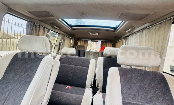 Buy Used Toyota Grand HiAce Blue Car in Maputo in Maputo Buy Used Toyota Grand HiAce Blue Car in Maputo in Maputo