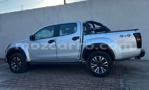 Nunua Ilio tumika Isuzu D-MAX Fedha Gari ndani ya Maputo nchini Maputo Nunua Ilio tumika Isuzu D-MAX Fedha Gari ndani ya Maputo nchini Maputo