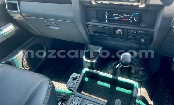 Buy Used Toyota Land Cruiser Blue Car in Maputo in Maputo Buy Used Toyota Land Cruiser Blue Car in Maputo in Maputo