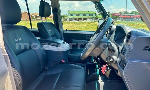 Buy Used Toyota Land Cruiser Blue Car in Maputo in Maputo Buy Used Toyota Land Cruiser Blue Car in Maputo in Maputo