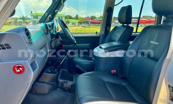Buy Used Toyota Land Cruiser Blue Car in Maputo in Maputo Buy Used Toyota Land Cruiser Blue Car in Maputo in Maputo