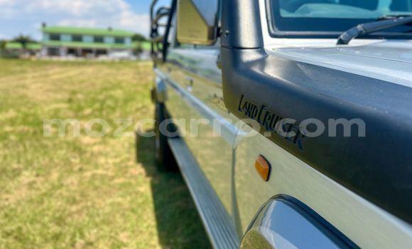 Buy Used Toyota Land Cruiser Blue Car in Maputo in Maputo Buy Used Toyota Land Cruiser Blue Car in Maputo in Maputo