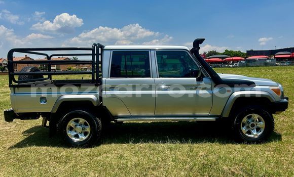 Buy Used Toyota Land Cruiser Blue Car in Maputo in Maputo Buy Used Toyota Land Cruiser Blue Car in Maputo in Maputo