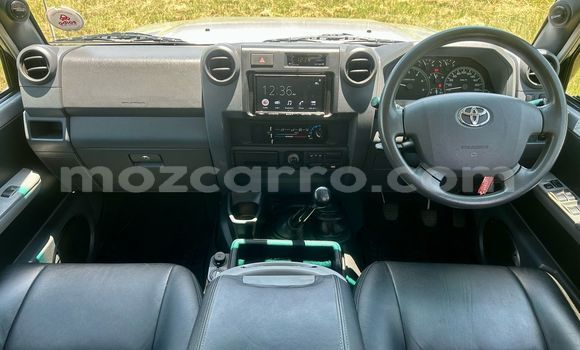 Buy Used Toyota Land Cruiser Blue Car in Maputo in Maputo Buy Used Toyota Land Cruiser Blue Car in Maputo in Maputo