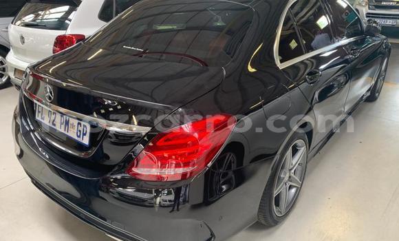 Tenga Tsaru Mercedes‒Benz C-Class Nhema Mota in Gilé in Zambezia Tenga Tsaru Mercedes‒Benz C-Class Nhema Mota in Gilé in Zambezia