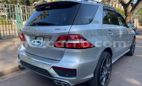 Nunua Ilio tumika Mercedes‒Benz AMG GLC Fedha Gari ndani ya Maputo nchini Maputo Nunua Ilio tumika Mercedes‒Benz AMG GLC Fedha Gari ndani ya Maputo nchini Maputo