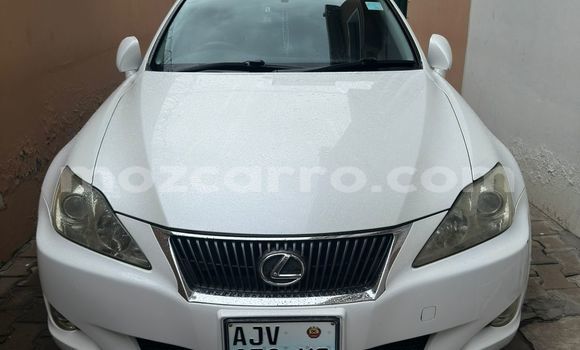 Nunua Ilio tumika Lexus IS Nyeupe Gari ndani ya Maputo nchini Maputo