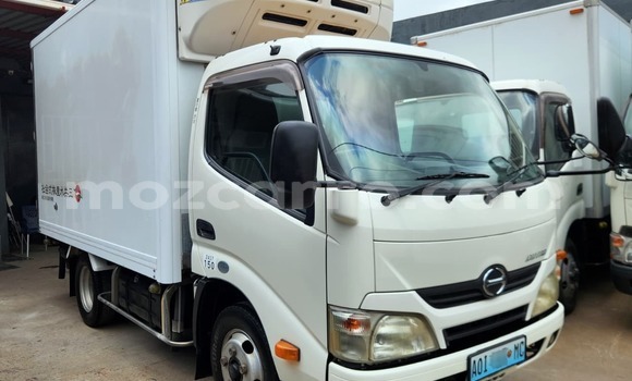 Comprar Usado Hino 300 Series Branco Caminhão em Maputo em Maputo