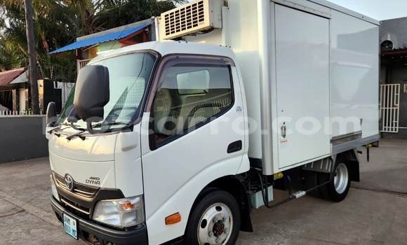 Comprar Usado Toyota Dyna Branco Caminhão em Maputo em Maputo