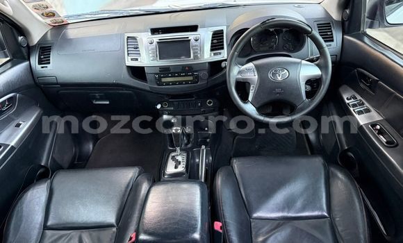 Nunua Ilio tumika Toyota Hilux Nyeupe Gari ndani ya Maputo nchini Maputo Nunua Ilio tumika Toyota Hilux Nyeupe Gari ndani ya Maputo nchini Maputo