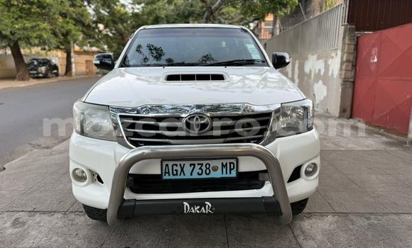 Nunua Ilio tumika Toyota Hilux Nyeupe Gari ndani ya Maputo nchini Maputo Nunua Ilio tumika Toyota Hilux Nyeupe Gari ndani ya Maputo nchini Maputo