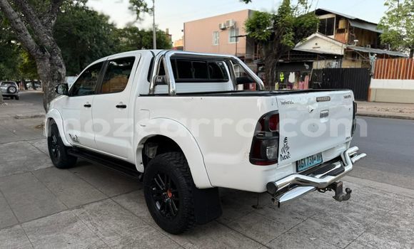 Nunua Ilio tumika Toyota Hilux Nyeupe Gari ndani ya Maputo nchini Maputo Nunua Ilio tumika Toyota Hilux Nyeupe Gari ndani ya Maputo nchini Maputo
