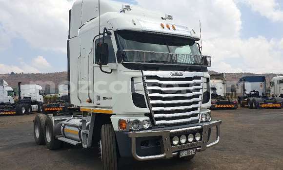 Buy Used Caterpillar 120 White Truck in Maputo in Maputo Buy Used Caterpillar 120 White Truck in Maputo in Maputo