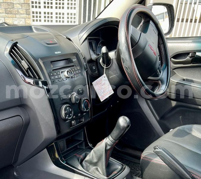 Big with watermark isuzu d max maputo maputo 40431