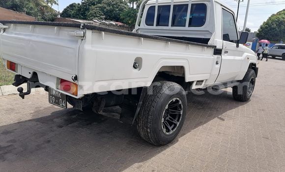 Buy Used Toyota Land Cruiser White Car in Maputo in Maputo Buy Used Toyota Land Cruiser White Car in Maputo in Maputo