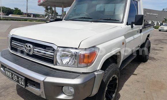 Buy Used Toyota Land Cruiser White Car in Maputo in Maputo Buy Used Toyota Land Cruiser White Car in Maputo in Maputo
